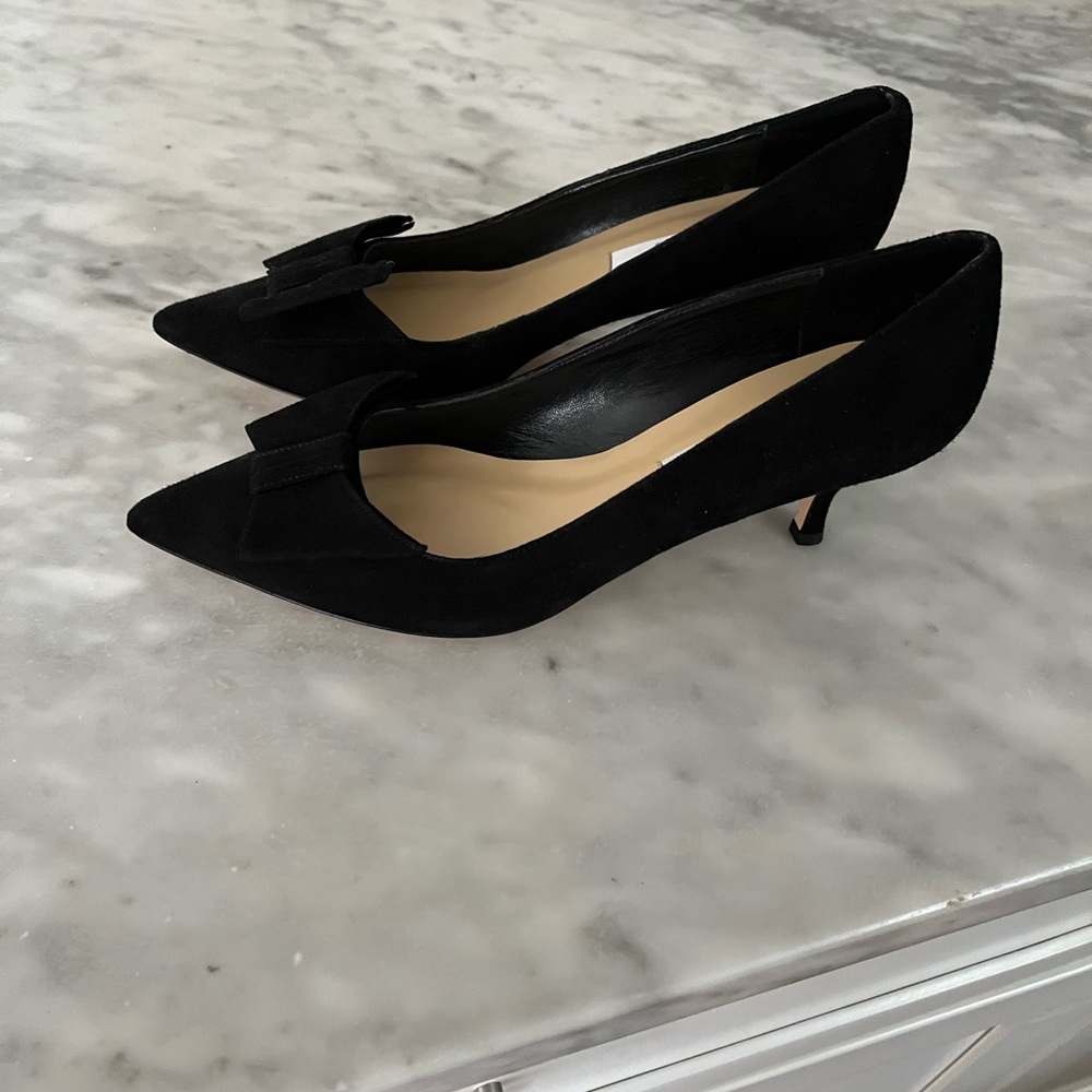 Suede pump new with tags